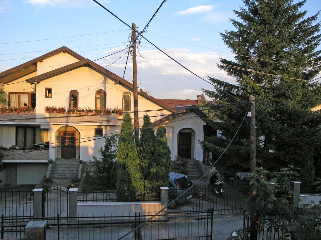 Ivan Apartment Skopje Buitenkant foto